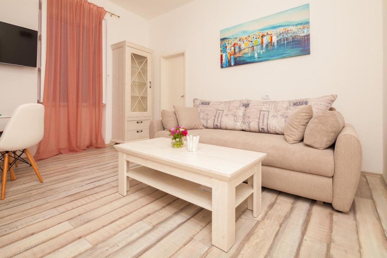 Main Square Apartment