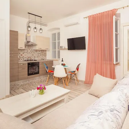 Main Square Apartment Pula Exterior photo