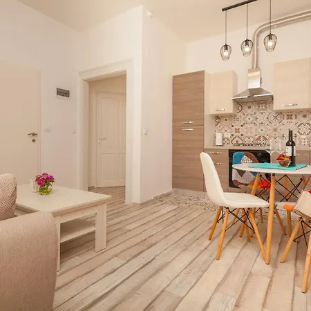 Main Square Apartment Pula Exterior photo
