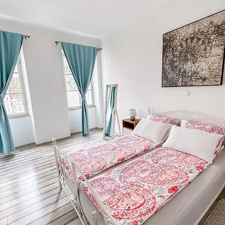 Main Square Apartment Pula Exterior photo